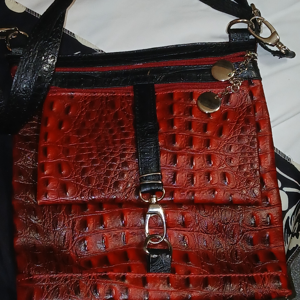 Elegant Red and Black Croc-Embossed Women's Bag